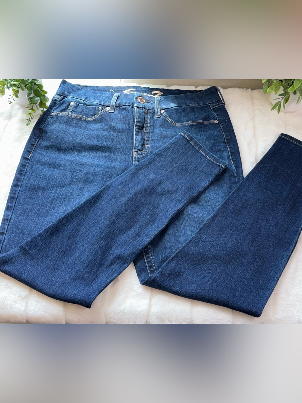 NEW - Seven7 Skinny Jeans in Dark Blue Denim - Size 12